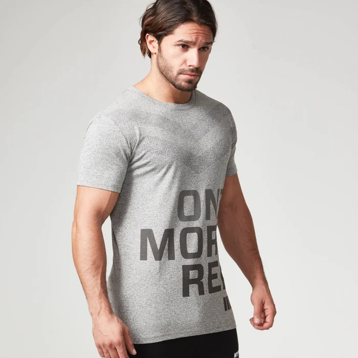 Myprotein moška Performance Slogan majica - Siva