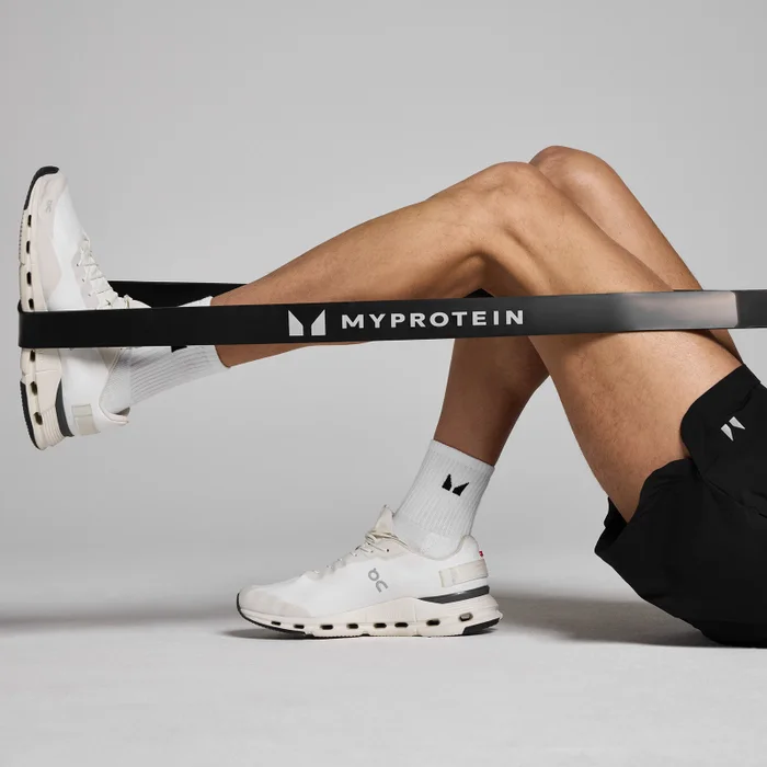 Elastični trak Myprotein, enojni trak (23–54 kg) – črn