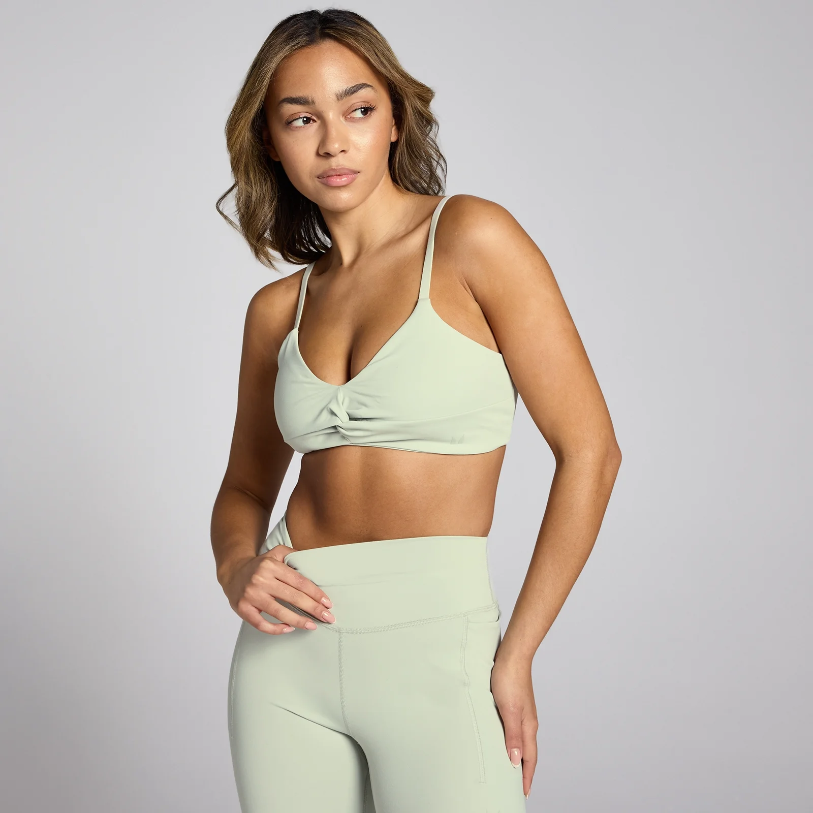 Ženski športni modrček Lifestyle Twist Front MP – mineralno zelena - M Slika 1