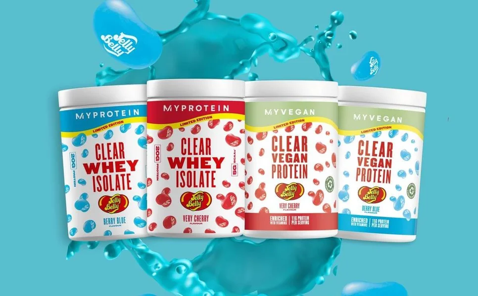 Novi Clear Whey Isolate i Clear Vegan Protein Jelly Belly okus proteina u boji Very Cherry and Berry Blue.